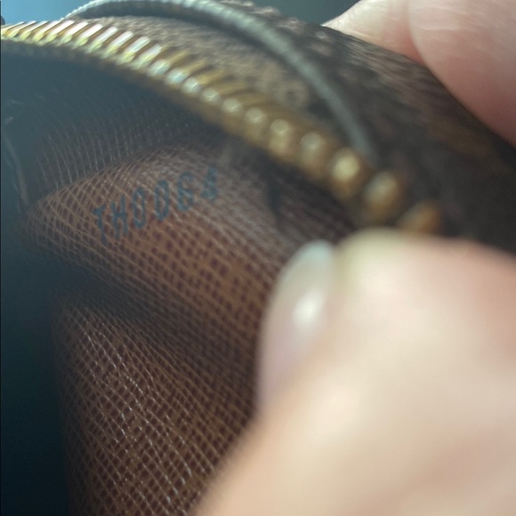 Louis Vuitton Amazon Crossbody Classic Monogram with Dust Bag - Picture 11 of 13